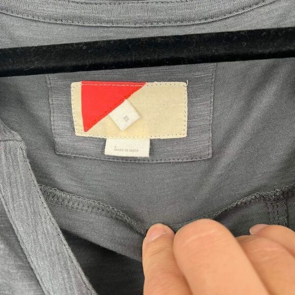 Anthropologie‎ Paper Locket Gray Crepe Drapey Contrast Blue Stitch Top Shirt XS - Picture 5 of 13